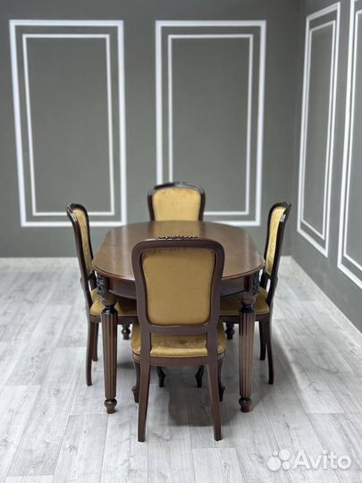 Стол и стулья