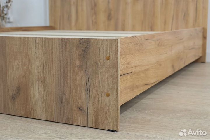 Кровать с выдвижными ящиками