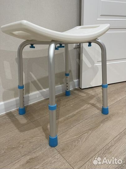 Стул/сидение для купания в ванне и душе