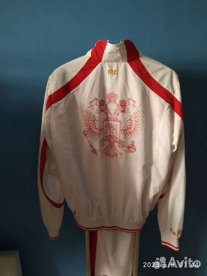 Спортивный костюм