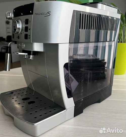 Кофемашина delonghi magnifica s