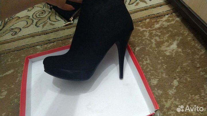 Сапоги демисезонные новые