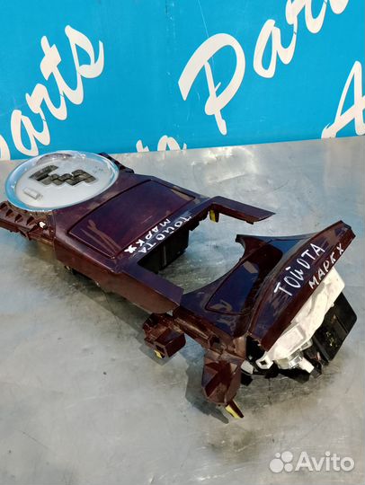 Toyota Mark X Консоль