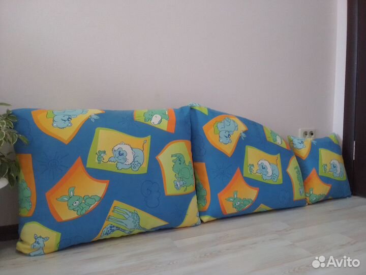 Подушки для дивана в детскую комнату