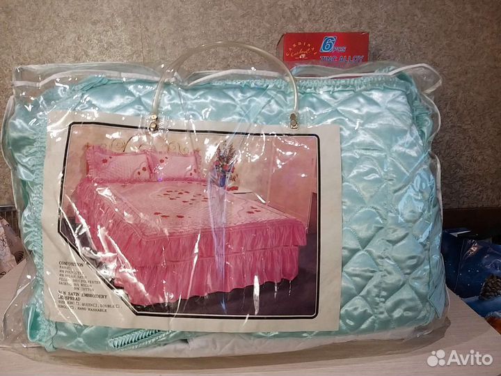 Комплект из атласного (стегонного) покрывала