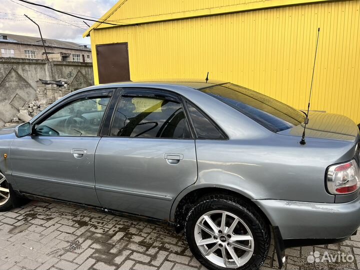 Audi A4 1.8 AT, 1998, 390 500 км