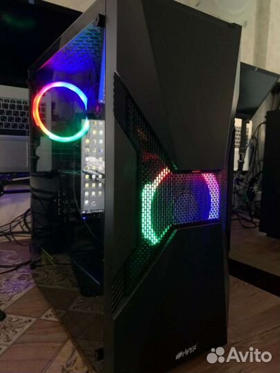 Мощный игровой компьютер с монитором