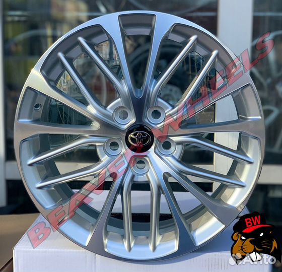 Диски Toyota Camry V70 R17 5x114.3 Silver