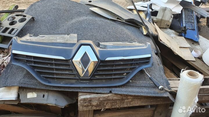 Решетка радиатора renault logan 2