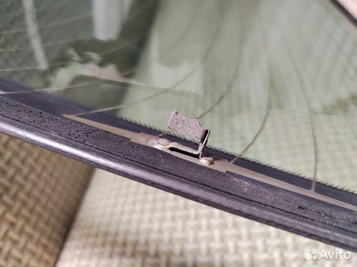 Оригинальное стекло Toyota Carina