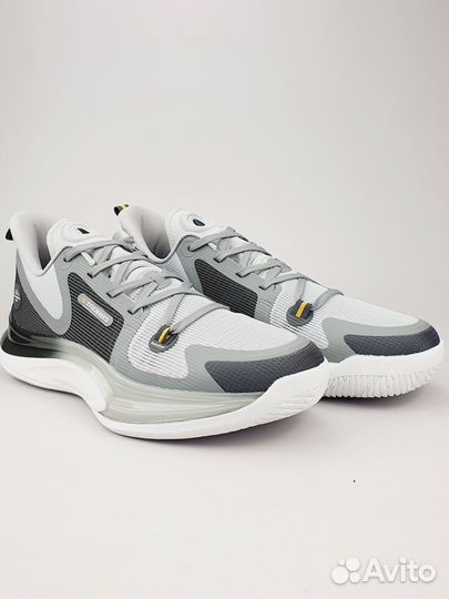 Баскетбольные кроссовки strobbs