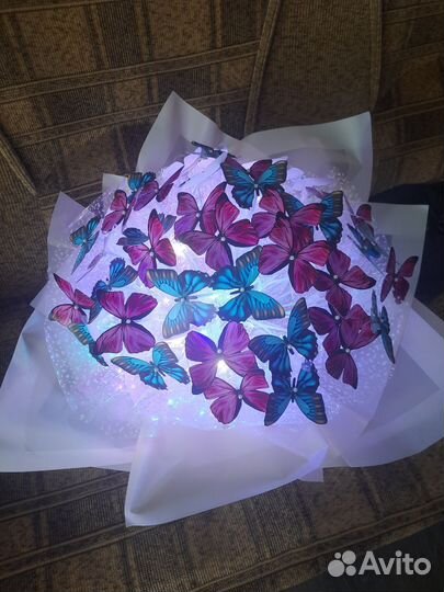 Букет из бабочек со светодиодной лентой