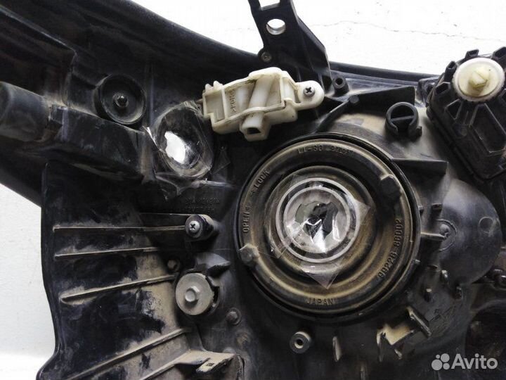 Фара левая Toyota Land Cruiser