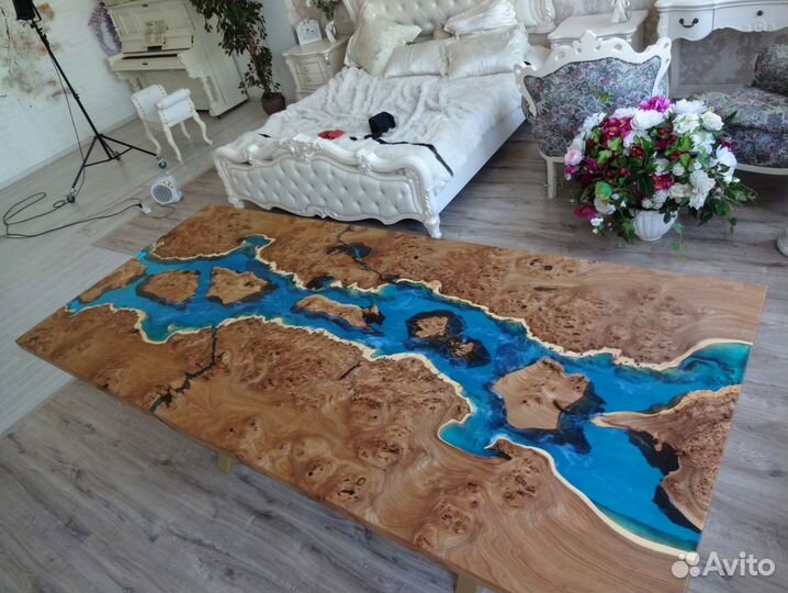 Обеденный стол