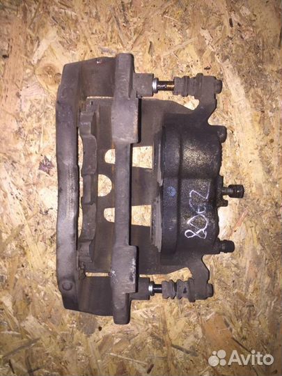 Суппорт тормозной передний правый Dodge Journey