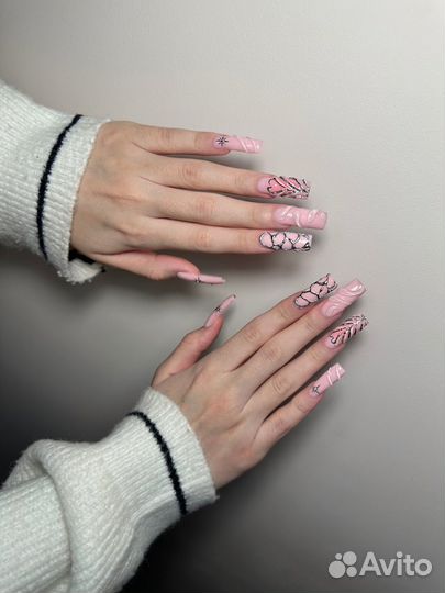 Маникюр в салоне