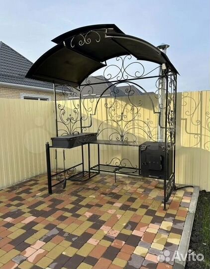 Мангал с крышей