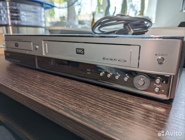 VHS/DVD рекордер LG DVR584X