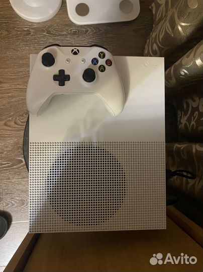 Xbox One s 2 геймпада 1tb