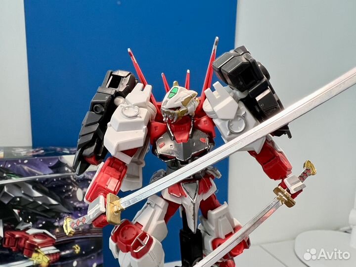 Bandai sengoku astray gundam 1/144 с подставкой