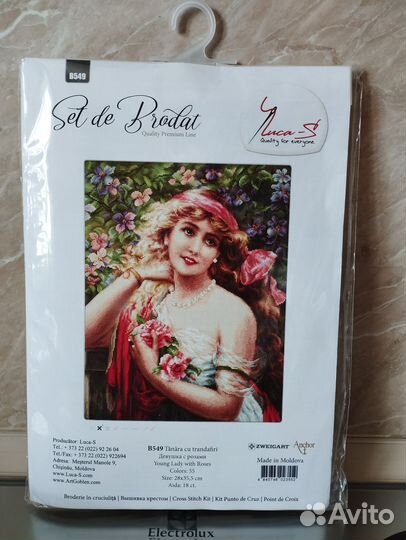 Набор для вышивки крестом Девушка с розами