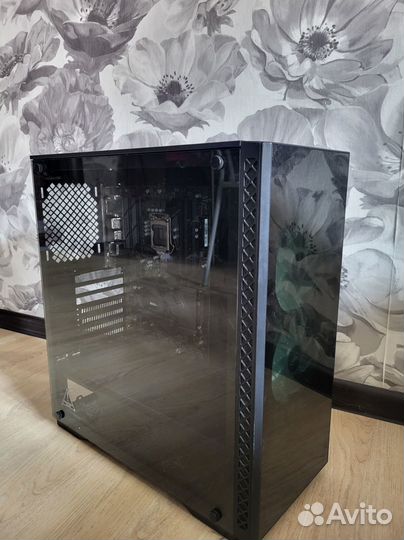 Материнская плата с корпусом