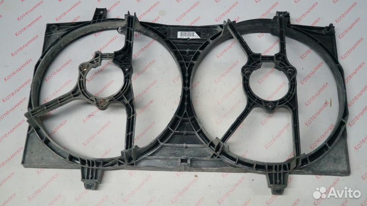 Nissan 21481-AV700 Диффузор вентиляторов