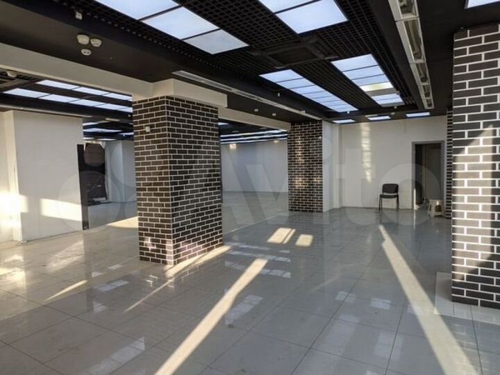 Сдам торговое помещение, 219.7 м²