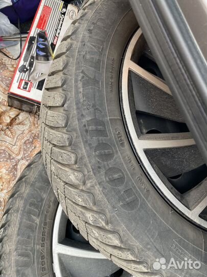 Goodyear UltraGrip 205/60 R16 92B