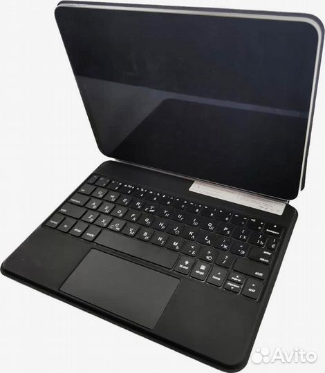 Чехол-клавиатура с сенсорной панелью на iPad Pro11