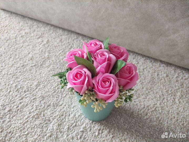 Горшок с розами Комплимент