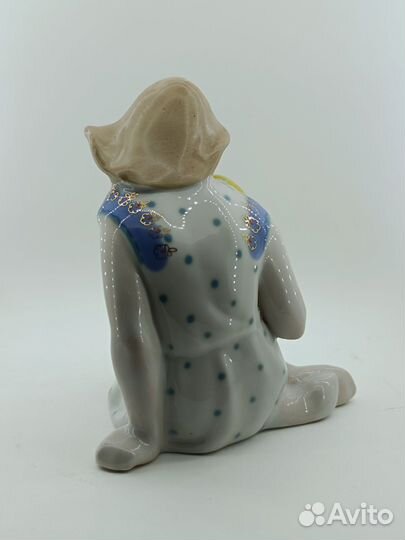 Фарфоровая статуэтка Материнство зхк