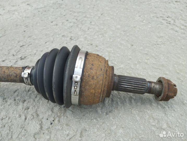 Привод передний правый Nissan Note E11 CR14DE 2007