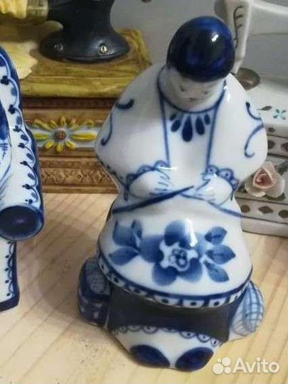 Гжель. Вязальщица. Рукодельница, подпись автора