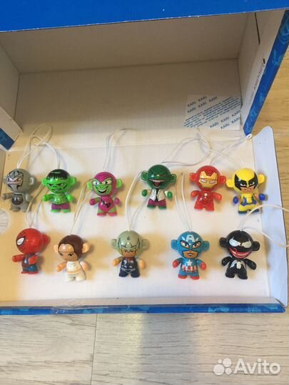 Игрушки из киндера Марвел