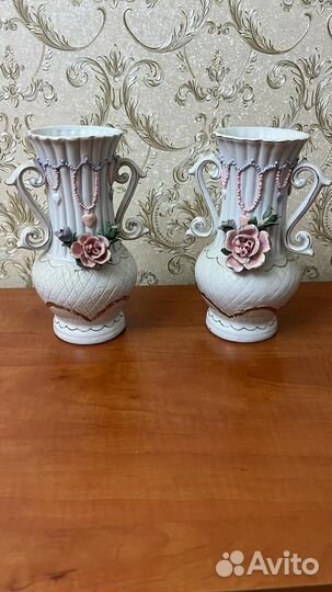 Парные вазы с лепниной