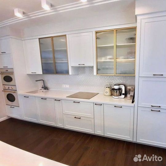 Прямая кухня в потолок. Кухонный гарнитур на заказ