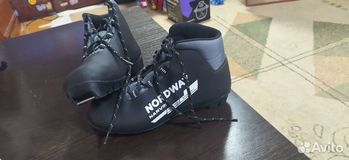 Лыжные ботинки