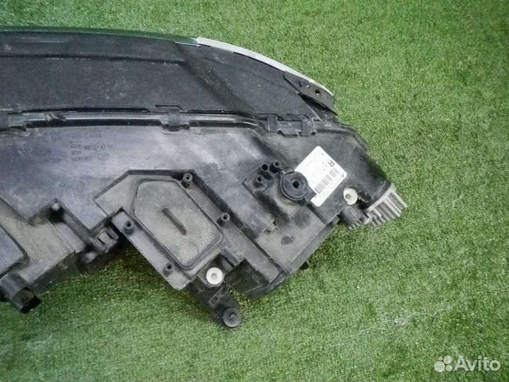 Фара правая Volkswagen Tiguan