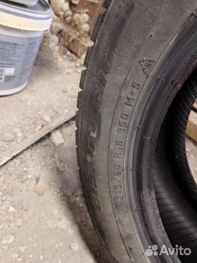 Pirelli Ice Asimmetrico 215/60 R16