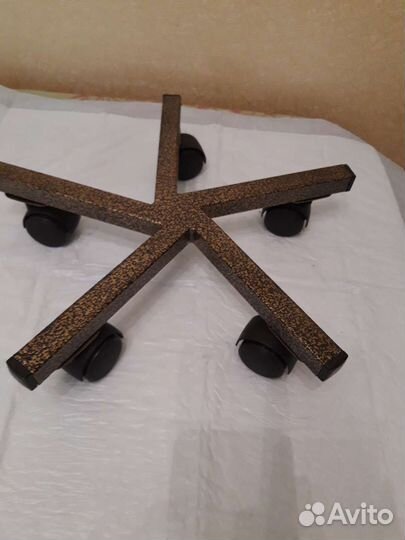 Подставка на колесиках для перемещения