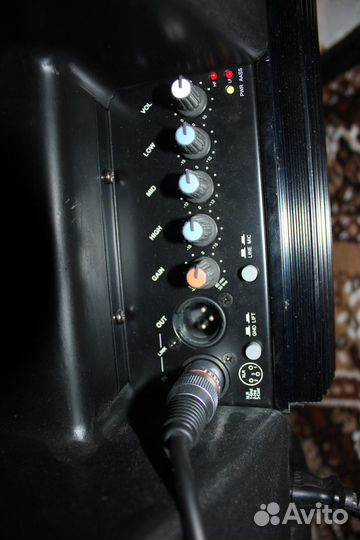 Soundking FP0215A активная 2-полосная ас 400 ватт