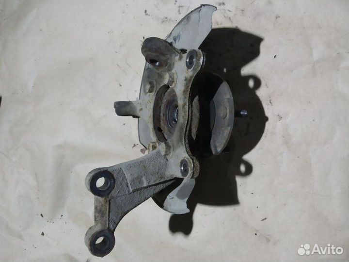 Кулак поворотный правый Toyota Rav4 XA30