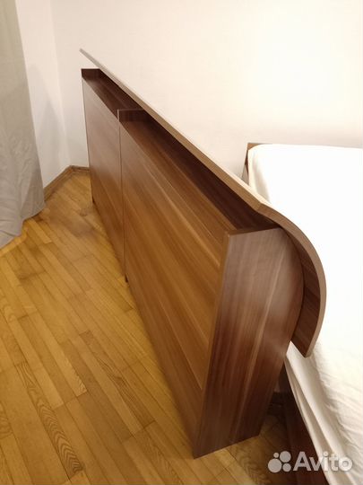 Ящик для белья (в изголовье кровати)