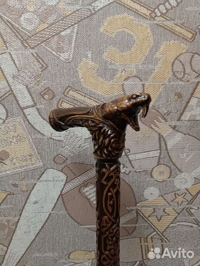 Трость для ходьбы деревянная