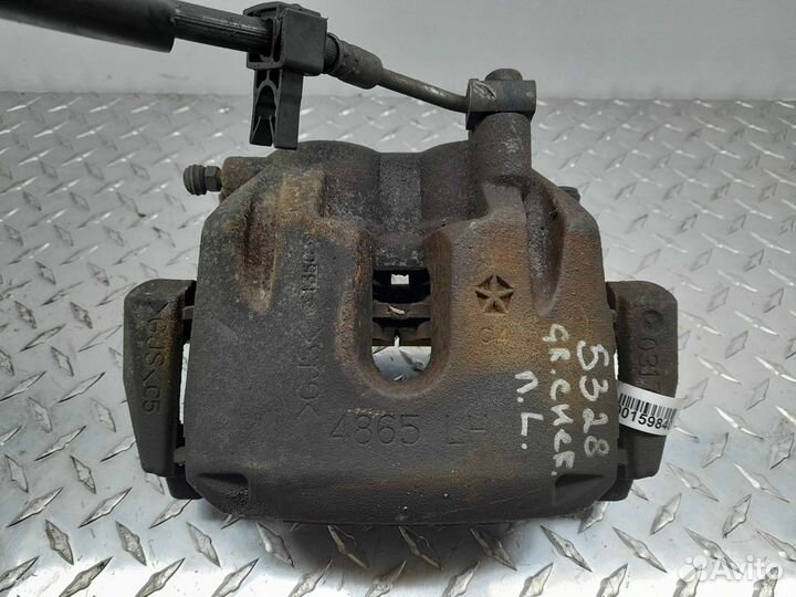 Суппорт передний левый Jeep Grand Cherokee 4 (WK2)