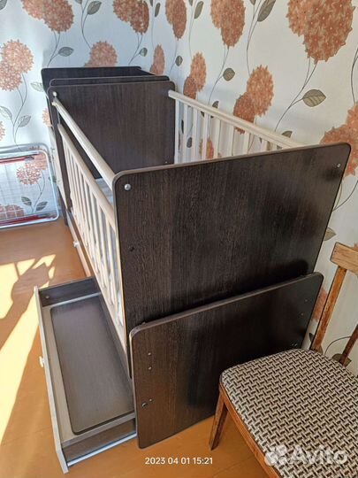 Детская кроватка с маятником трансформер