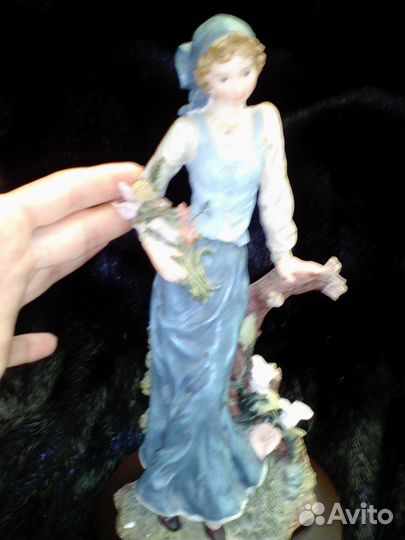 Статуэтка девушки декоративная, новая