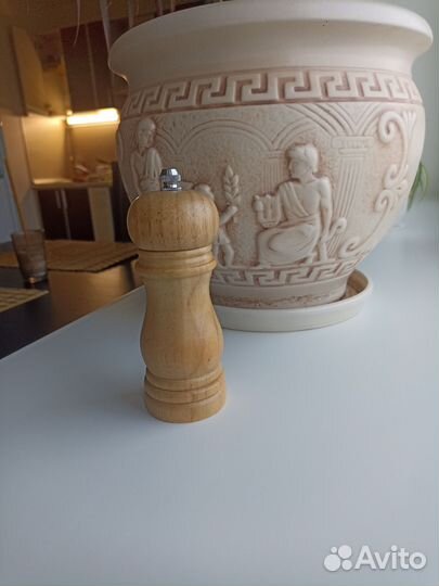 Кофемолка ручная деревянная