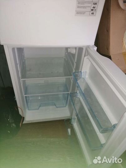 Холодильник Hi